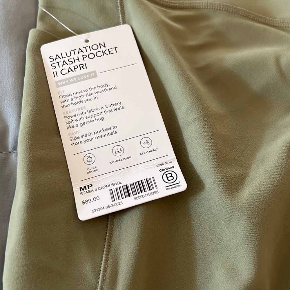 Athleta salutation capri